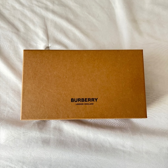 Women’s Burberry Sunglasses - Picture 1 of 7